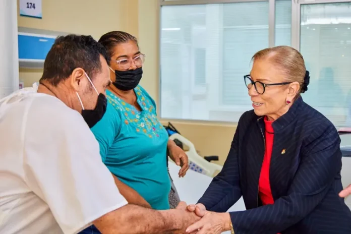 45 adultos mayores reciben prótesis de rodilla en Nayarit